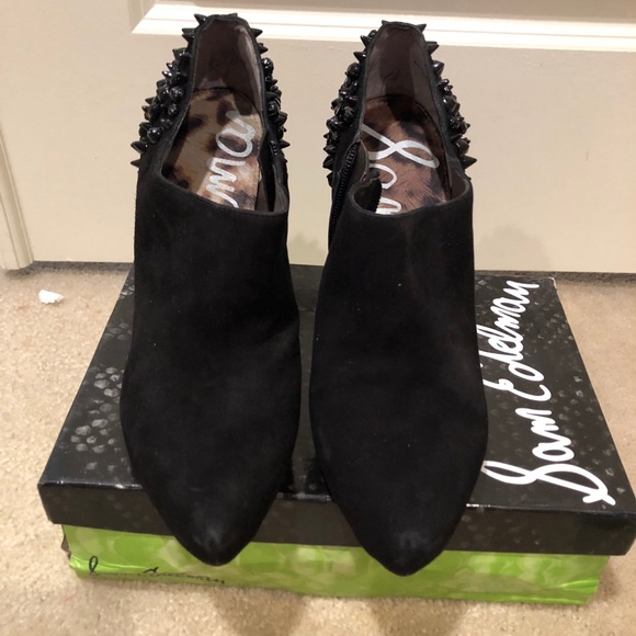 Pre loved black booties - Picture 1 of 6